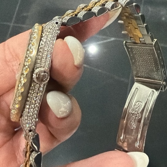 Rolex Women's Watch with Pink Dial and Gold-Silver Accents - Picture 4 of 6